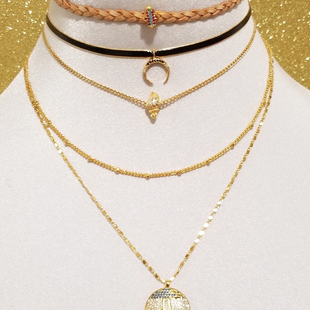 Gold plated pave sea shell charm choker necklace - Picture 5 of 6